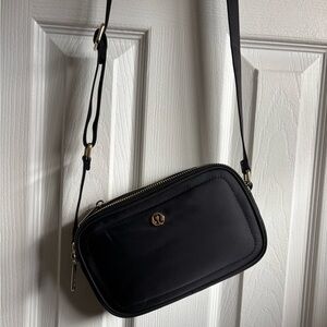 Lululemon Crossbody Camera Bag 2L